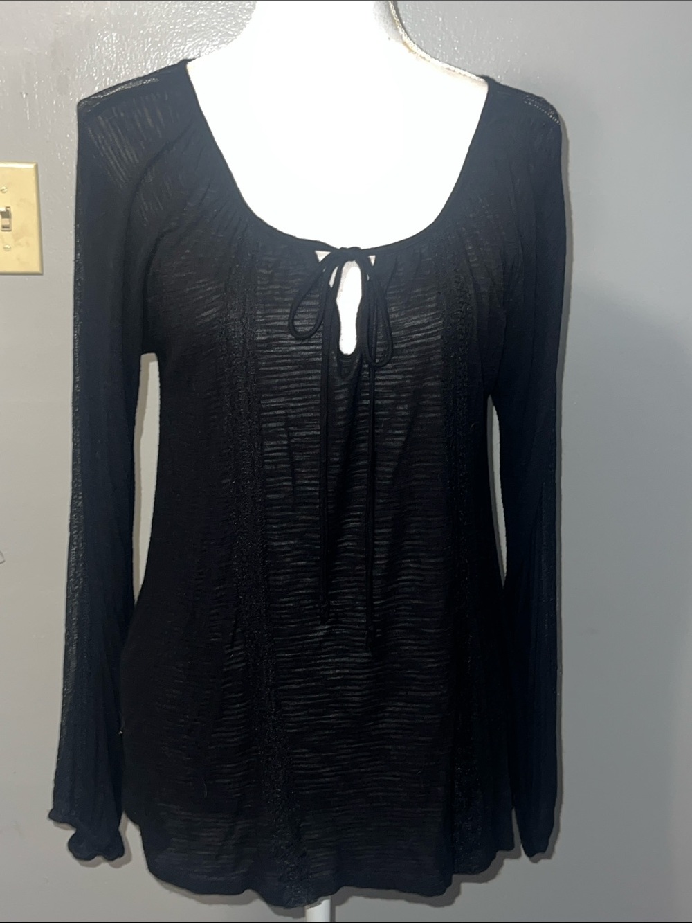 Cable & Gauge Women's Black Tie-Front Long Sleeve Top
